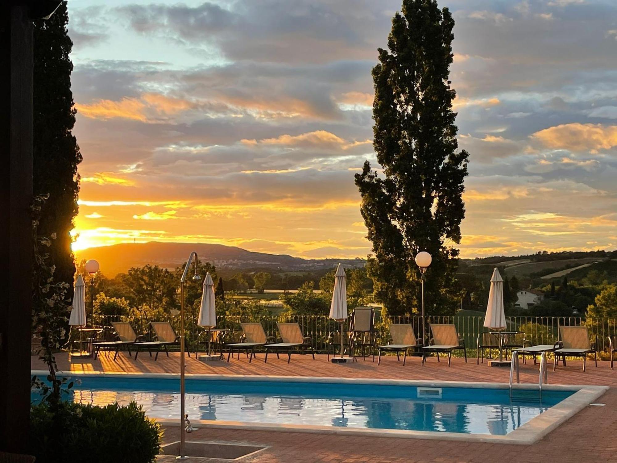 Agriturismo La Sovana Сартеано Экстерьер фото