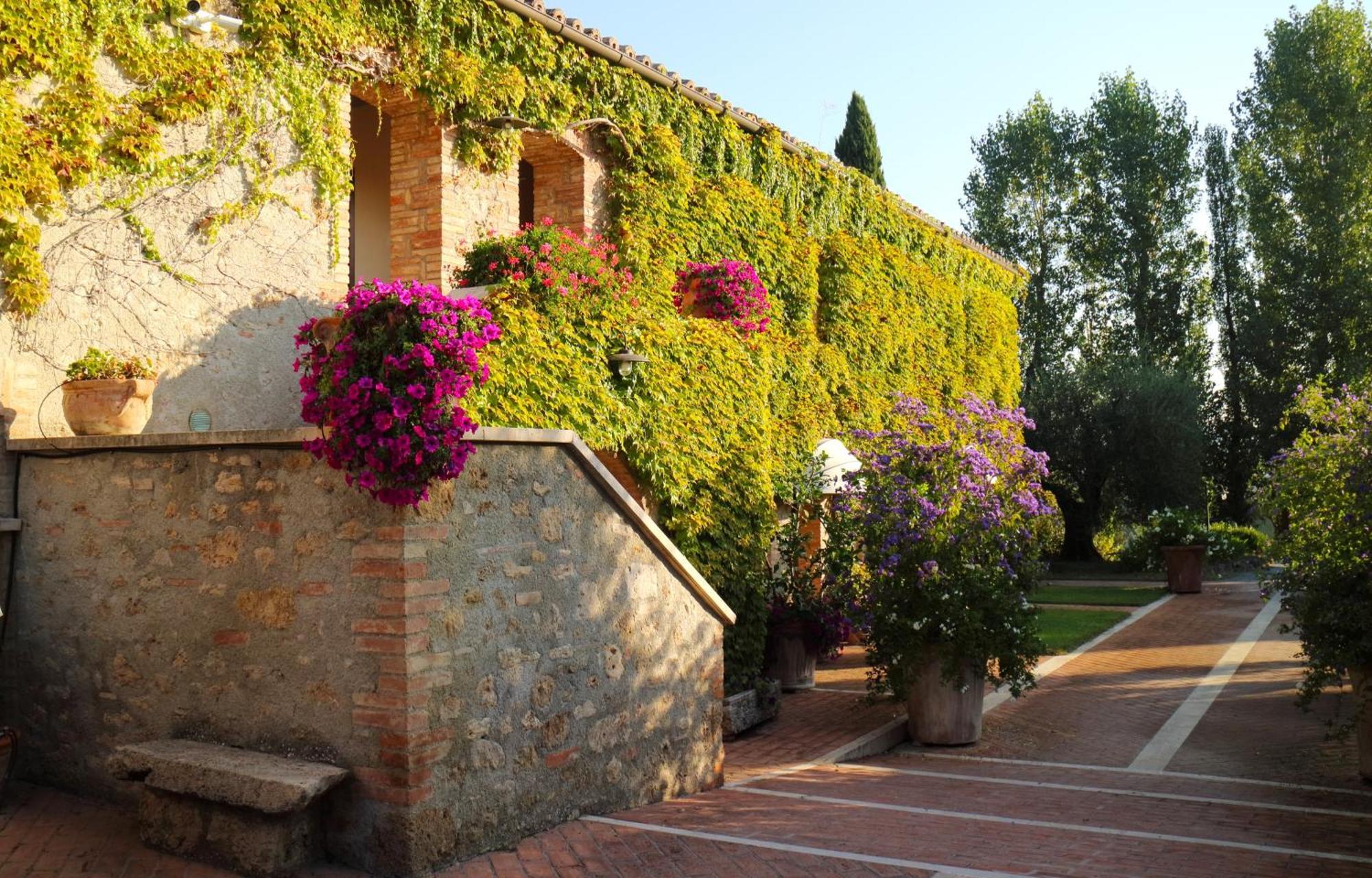 Agriturismo La Sovana Сартеано Экстерьер фото
